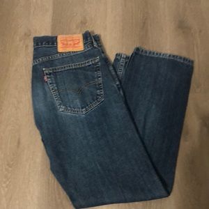 Men’s Levi’s size is W 32 L 30
